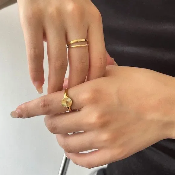 18K Gold Plated Soleil Sunburst Signet Ring - Picture 6 of 8